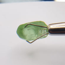 Load image into Gallery viewer, R449 Ludwigited Peridot facet rough 6.0cts