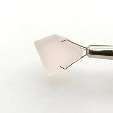 Load image into Gallery viewer, R589 Rose Quartz facet rough 17.7cts