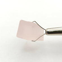Load image into Gallery viewer, R589 Rose Quartz facet rough 17.7cts