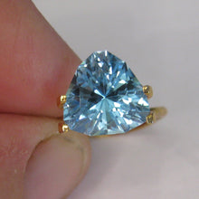 Load image into Gallery viewer, #101 Blue Topaz Trilliant 4.45cts