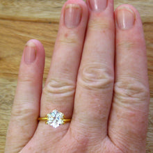 Load image into Gallery viewer, #33 Topaz Hexagon 2.9cts