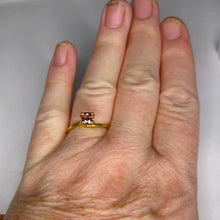 Load image into Gallery viewer, #143 Peach Pink Spinel Square calibrated Cushion 0.6cts