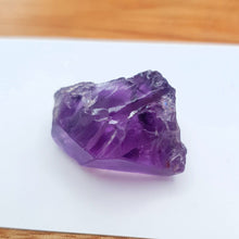 Load image into Gallery viewer, R5 Amethyst facet rough
