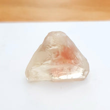 Load image into Gallery viewer, R184 Oregon Sunstone facet rough 9.8cts
