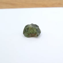Load image into Gallery viewer, R197 Australian Sapphire facet rough 4.15cts
