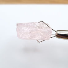 Load image into Gallery viewer, R210 Morganite facet rough 21.45cts
