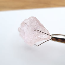 Load image into Gallery viewer, R211 Morganite facet rough 20.3cts
