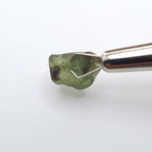 Load image into Gallery viewer, R225 Australian Sapphire facet rough 4.35cts
