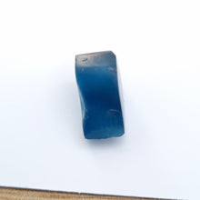 Load image into Gallery viewer, R236 London Blue Topaz preformed facet rough 9.7cts
