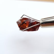 Load image into Gallery viewer, R242 Zircon facet rough 8cts
