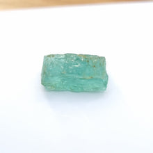 Load image into Gallery viewer, R256 Emerald facet rough 5.2cts
