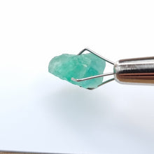 Load image into Gallery viewer, R260 Emerald facet rough 3.7cts
