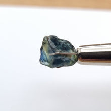 Load image into Gallery viewer, R273 Australian Sapphire facet rough 2.75cts
