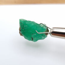 Load image into Gallery viewer, R326 Emerald facet rough 6.4cts
