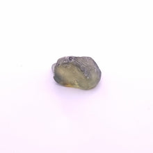 Load image into Gallery viewer, R275 Australian Sapphire facet rough 2.8cts
