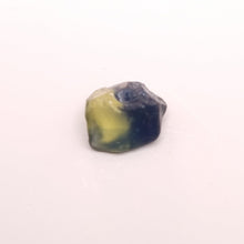 Load image into Gallery viewer, R277 Australian Sapphire facet rough 2.4cts

