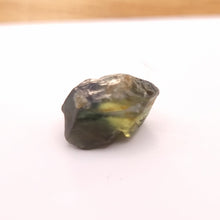 Load image into Gallery viewer, R286 Australian Sapphire facet rough 5.55cts
