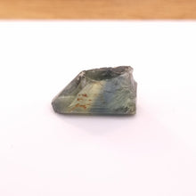 Load image into Gallery viewer, R291 Australian Sapphire facet rough 2.3cts

