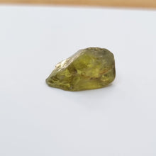 Load image into Gallery viewer, R299 Australian Sapphire facet rough 4.0cts
