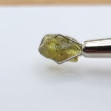 Load image into Gallery viewer, R299 Australian Sapphire facet rough 4.0cts
