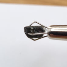 Load image into Gallery viewer, R304 Australian Sapphire facet rough 3.55cts
