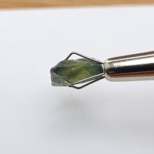 Load image into Gallery viewer, R305 Australian Sapphire facet rough 5.35cts
