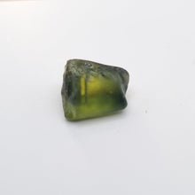 Load image into Gallery viewer, R306 Australian Sapphire facet rough 5.2cts
