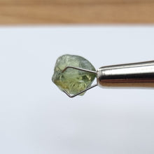 Load image into Gallery viewer, R311 Australian Sapphire facet rough 3.5cts
