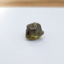 Load image into Gallery viewer, R312 Australian Sapphire facet rough 3.9cts
