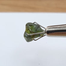 Load image into Gallery viewer, R313 Australian Sapphire facet rough 5.25cts
