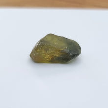 Load image into Gallery viewer, R315 Australian Sapphire facet rough 7.6cts
