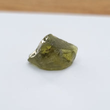 Load image into Gallery viewer, R317 Australian Sapphire facet rough 5.5cts
