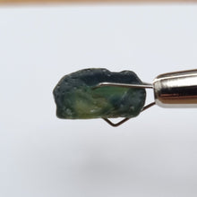 Load image into Gallery viewer, R319 Australian Sapphire facet rough 6.5cts
