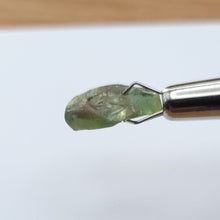 Load image into Gallery viewer, R321 Australian Sapphire facet rough 4.1cts
