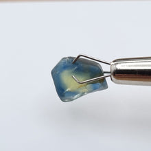 Load image into Gallery viewer, R323 Australian Sapphire facet rough 3.75cts
