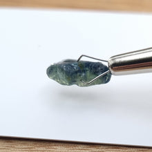 Load image into Gallery viewer, R331 Australian Sapphire facet rough 5.1cts
