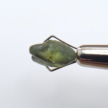 Load image into Gallery viewer, R338 Australian Sapphire facet rough 3.8cts
