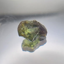 Load image into Gallery viewer, R342 Australian Sapphire facet rough 3.75cts
