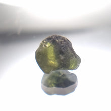 Load image into Gallery viewer, R343 Australian Sapphire facet rough 4.7cts
