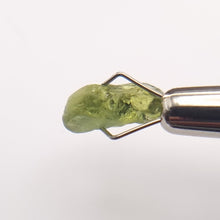 Load image into Gallery viewer, R346 Australian Sapphire facet rough 2.5cts
