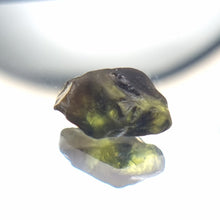 Load image into Gallery viewer, R351 Australian Sapphire facet rough 4.6cts
