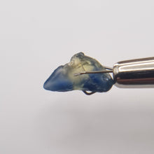 Load image into Gallery viewer, R357 Australian Sapphire facet rough 2.4cts
