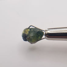 Load image into Gallery viewer, R362 Australian Sapphire facet rough 2.5cts

