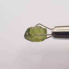 Load image into Gallery viewer, R363 Australian Sapphire facet rough 2.7cts
