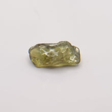 Load image into Gallery viewer, R368 Australian Sapphire facet rough 2.25cts

