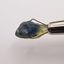 Load image into Gallery viewer, R369 Australian Sapphire star rough 3.5cts
