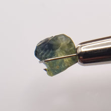 Load image into Gallery viewer, R370 Australian Sapphire facet rough 2.4cts
