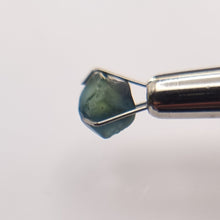 Load image into Gallery viewer, R373 Australian Sapphire facet rough 1.8cts

