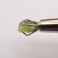 Load image into Gallery viewer, R374 Australian Sapphire facet rough 1.9cts
