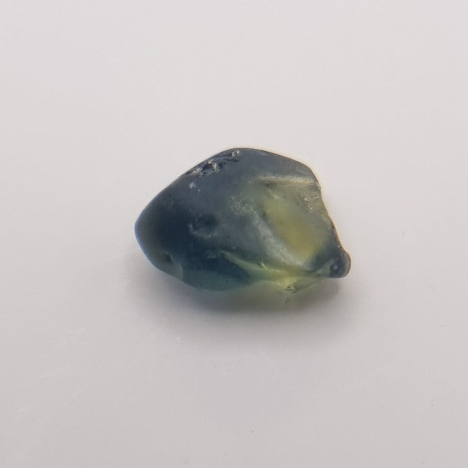 R377 Australian Sapphire facet rough 1.9cts